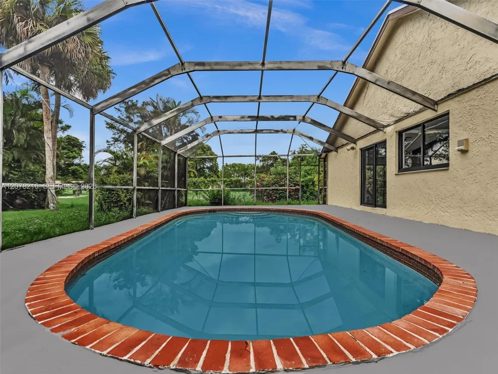 8813 Paradise Ct Tamarac, FL 33321