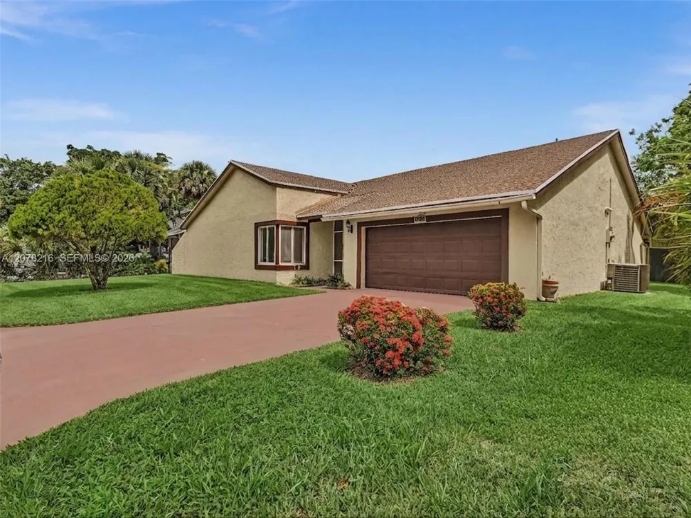 8813 Paradise Ct Tamarac, FL 33321