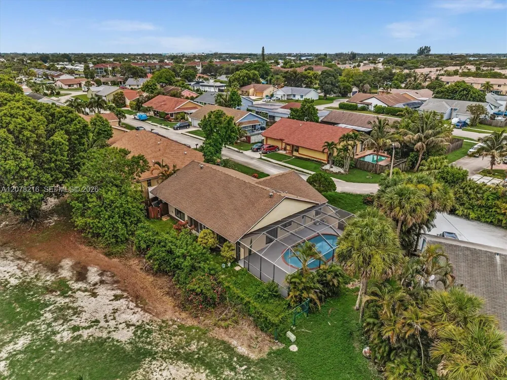 8813 Paradise Ct Tamarac, FL 33321