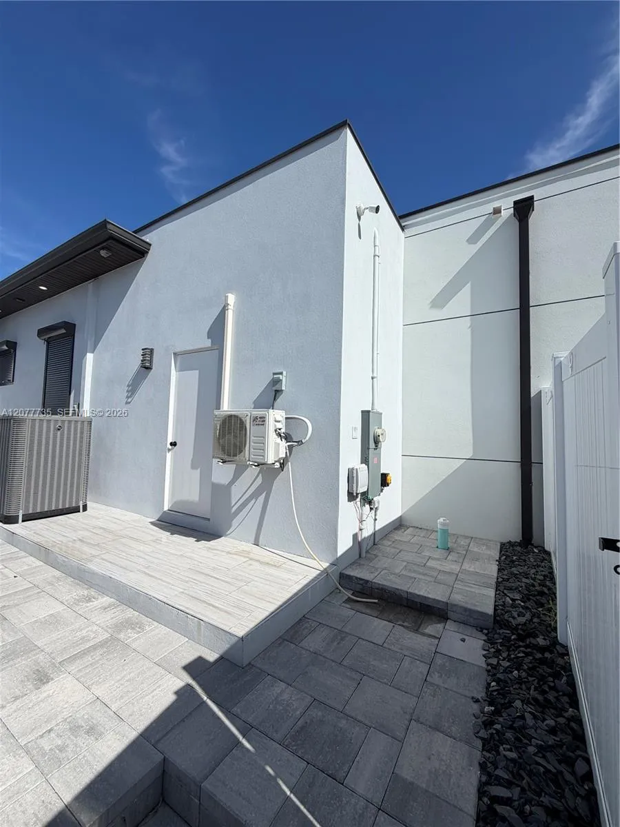 910 NW 38th AVE Cape Coral, FL 33993