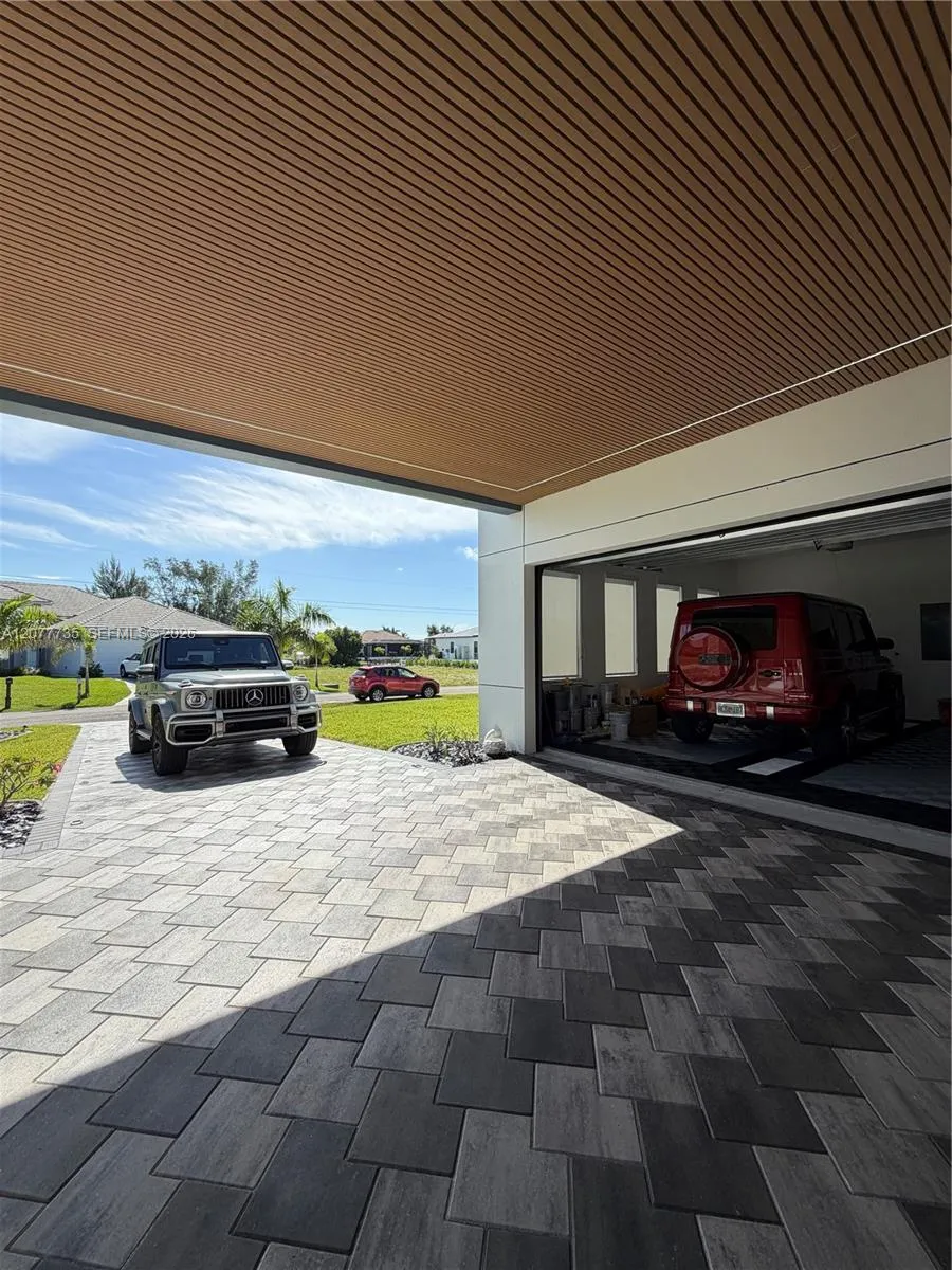 910 NW 38th AVE Cape Coral, FL 33993
