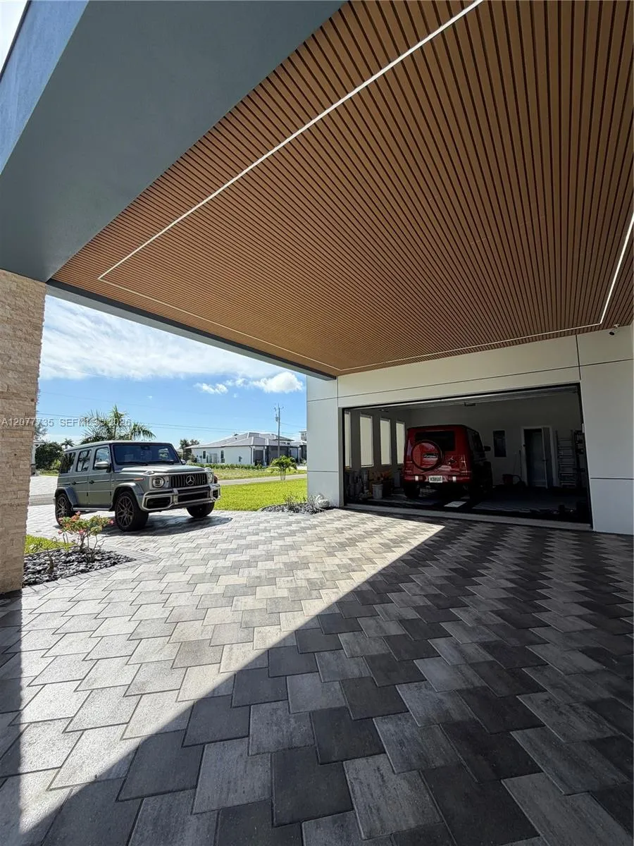 910 NW 38th AVE Cape Coral, FL 33993