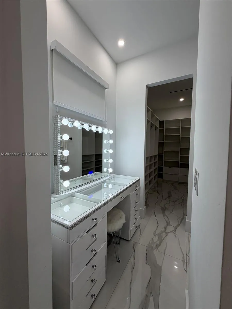 910 NW 38th AVE Cape Coral, FL 33993