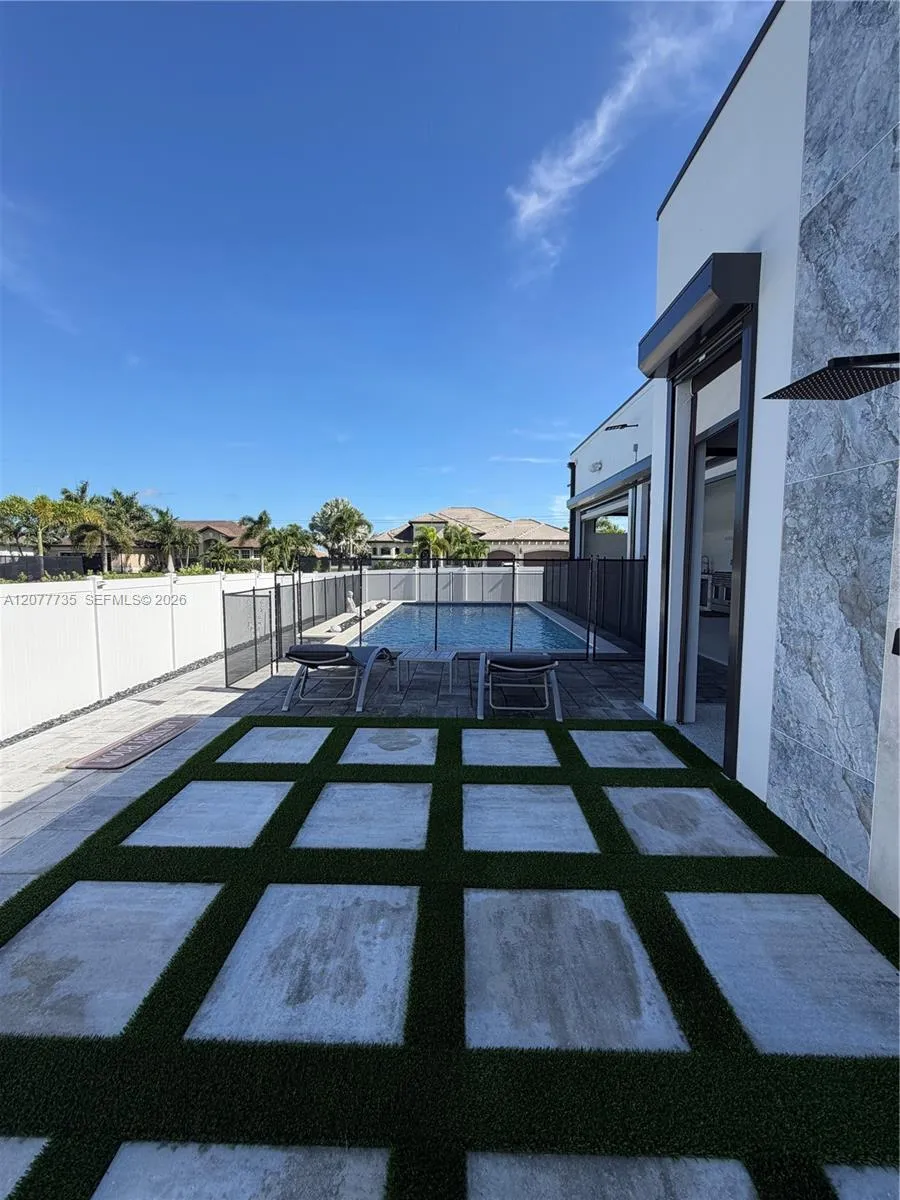 910 NW 38th AVE Cape Coral, FL 33993