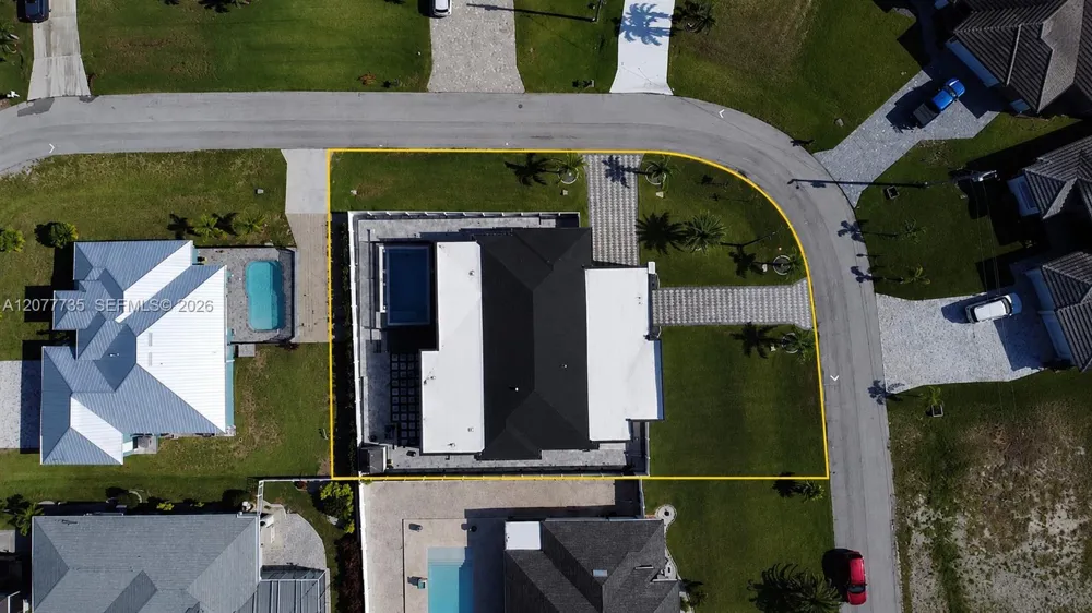 910 NW 38th AVE Cape Coral, FL 33993