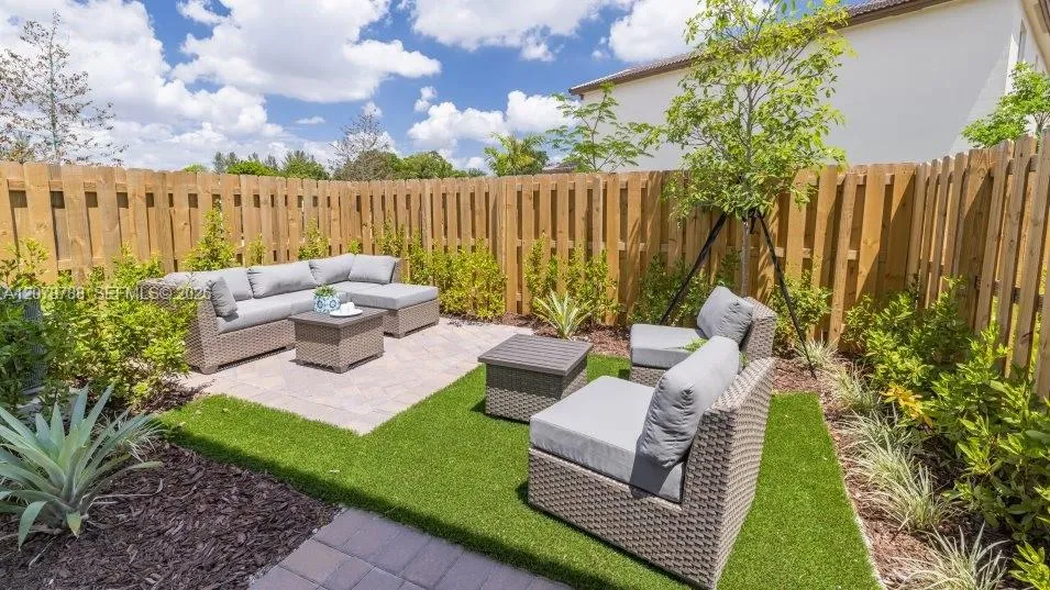 2560 SE 30 ST Homestead, FL 33035