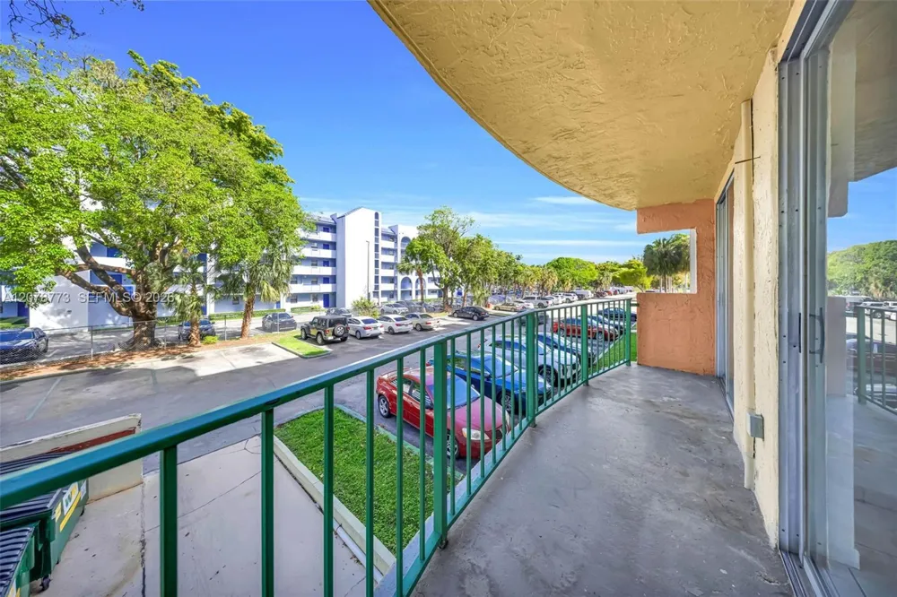 9360 Fontainebleau Blvd #208 Miami, FL 33172