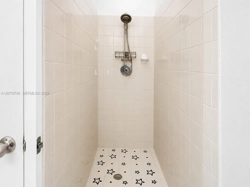 8210 NW 191st Ln #19L Hialeah, FL 33015