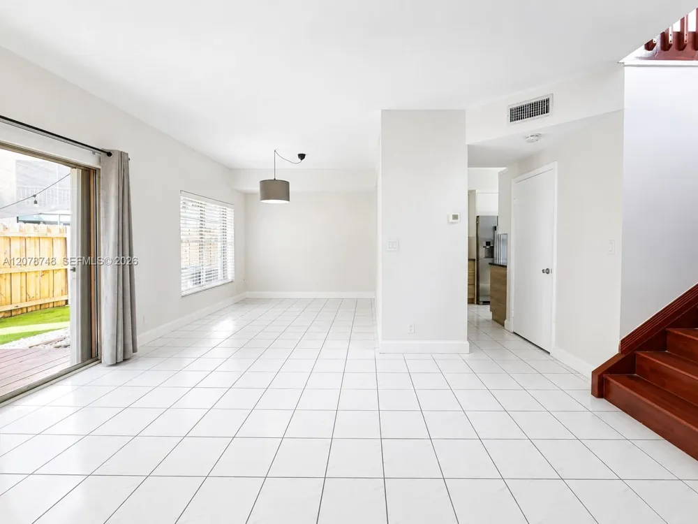 8210 NW 191st Ln #19L Hialeah, FL 33015