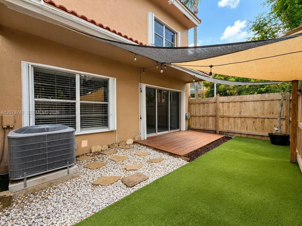 8210 NW 191st Ln #19L Hialeah, FL 33015