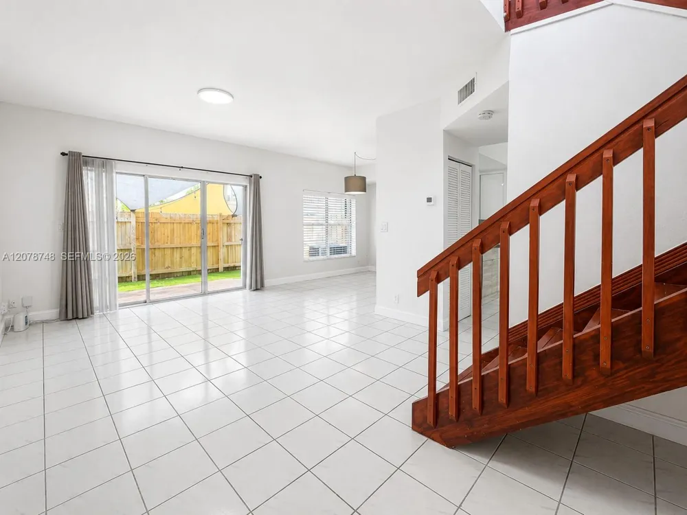 8210 NW 191st Ln #19L Hialeah, FL 33015