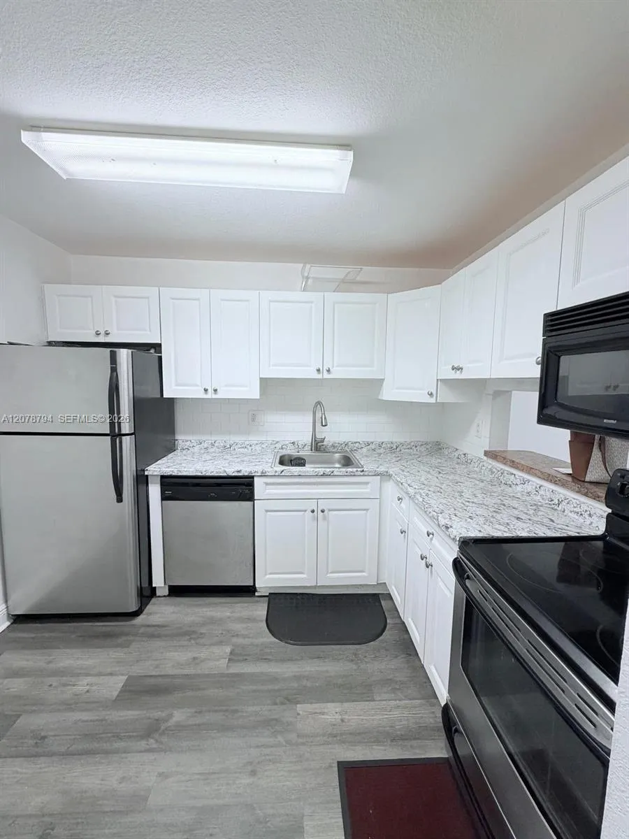 5201 Geneva Way #311 Doral, FL 33166