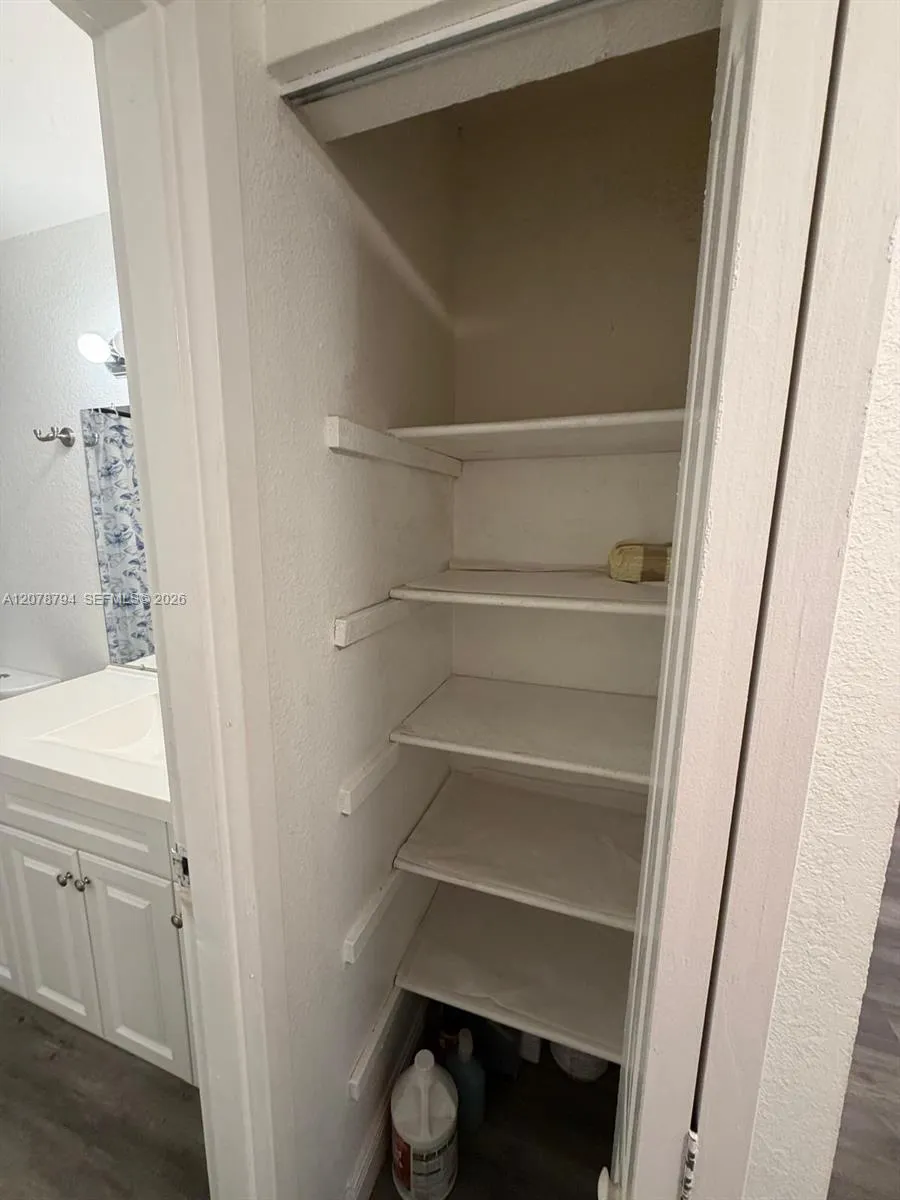 5201 Geneva Way #311 Doral, FL 33166