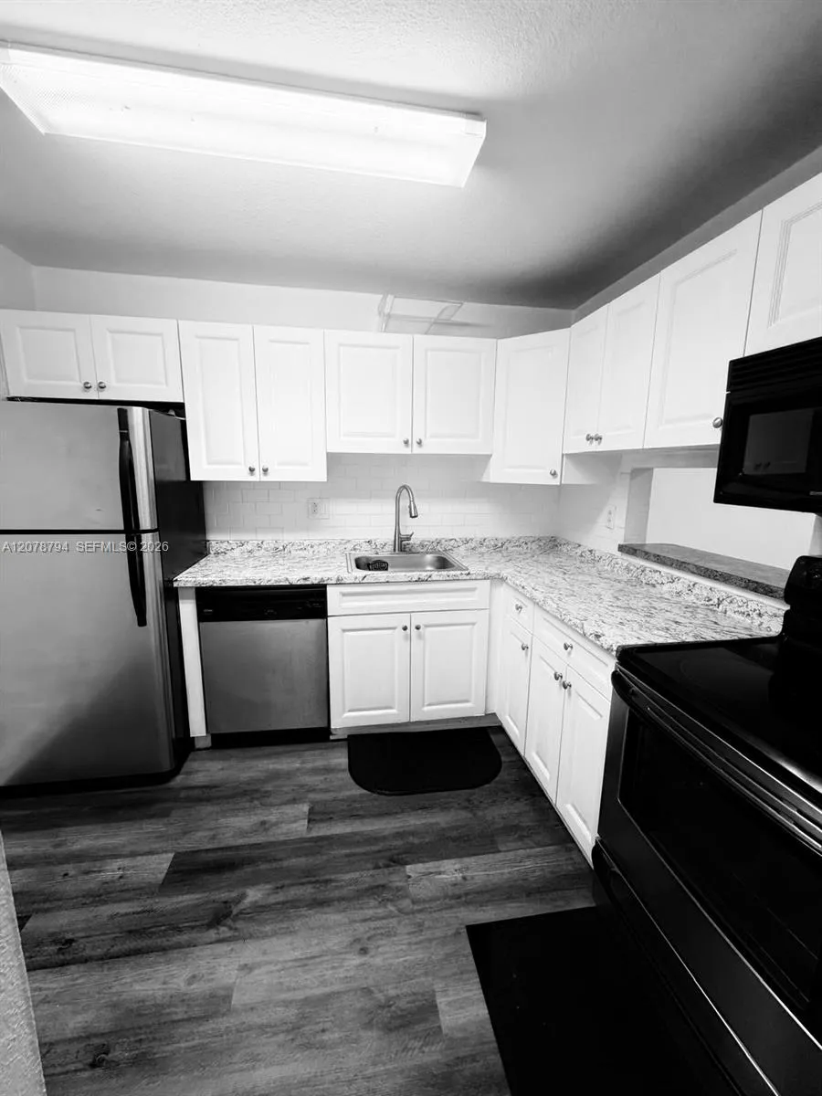 5201 Geneva Way #311 Doral, FL 33166