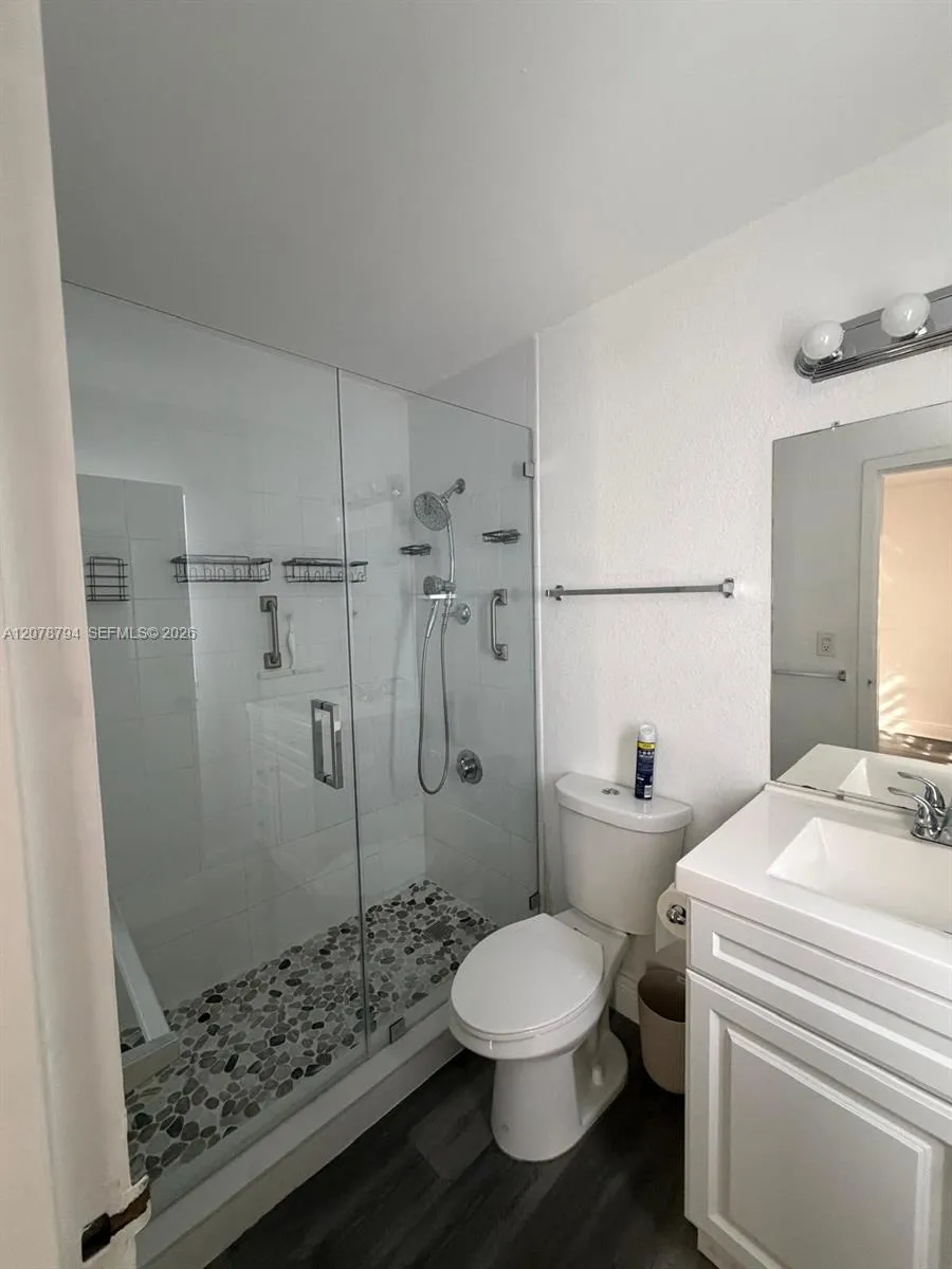 5201 Geneva Way #311 Doral, FL 33166