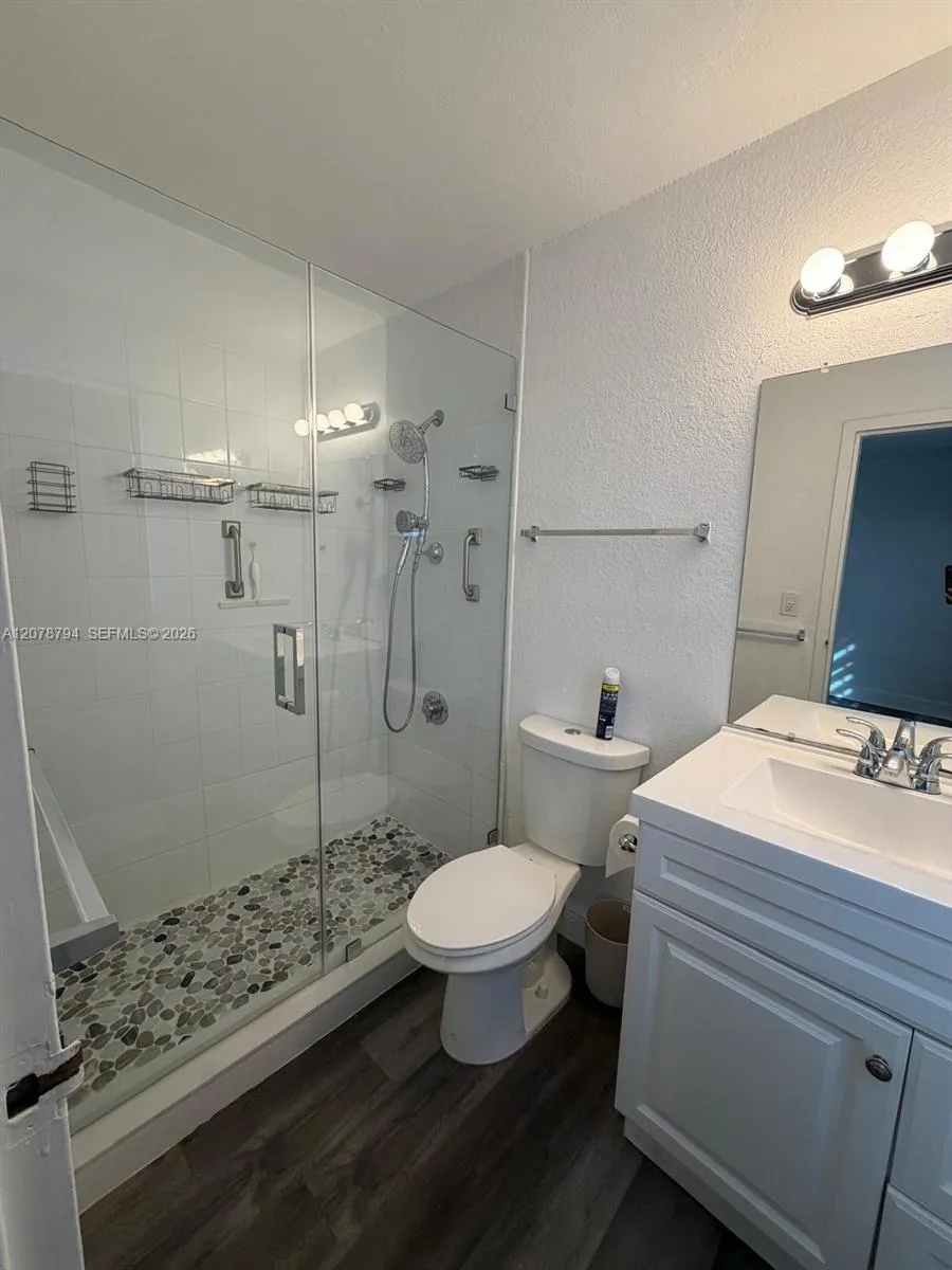 5201 Geneva Way #311 Doral, FL 33166