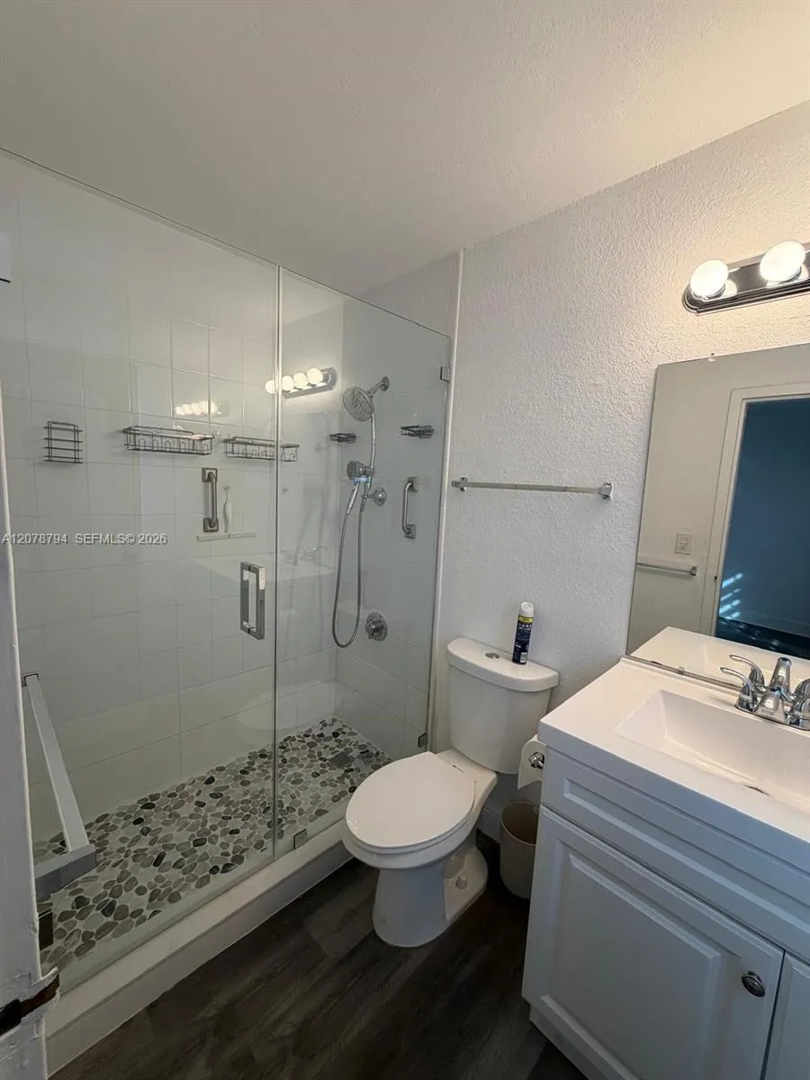 5201 Geneva Way #311 Doral, FL 33166