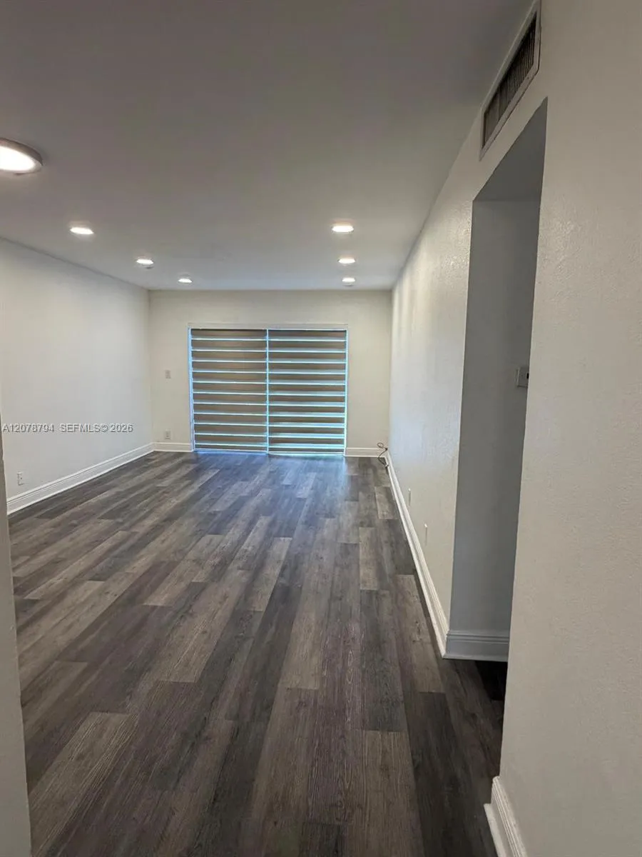 5201 Geneva Way #311 Doral, FL 33166