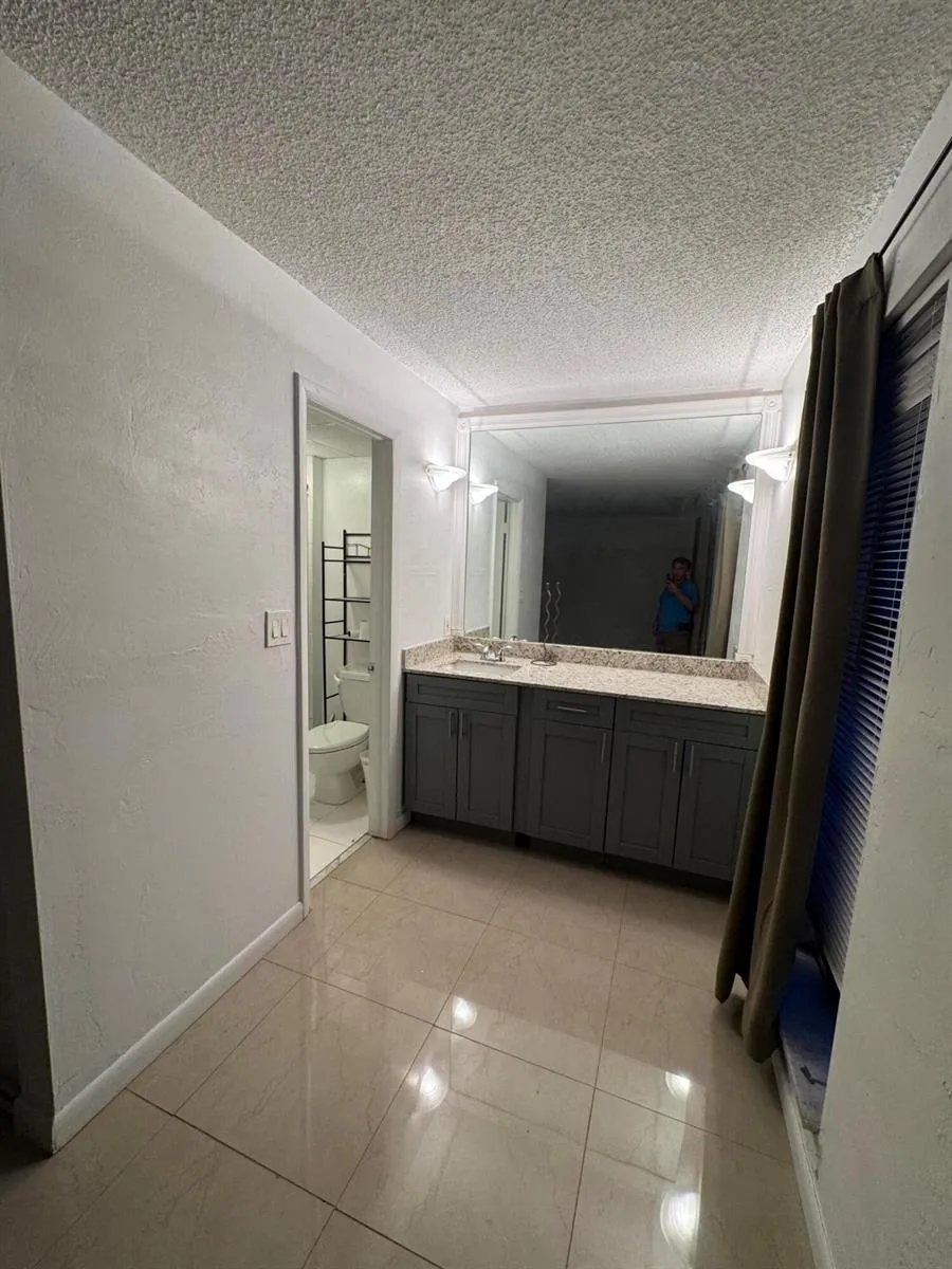 3904 SW 67th Way Davie, FL 33314
