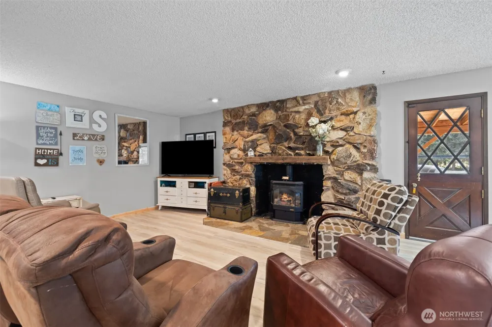533 Hulse Road Port Angeles, WA 98362