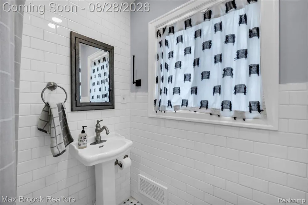 4151 Arlington Drive Royal Oak City, MI 48073