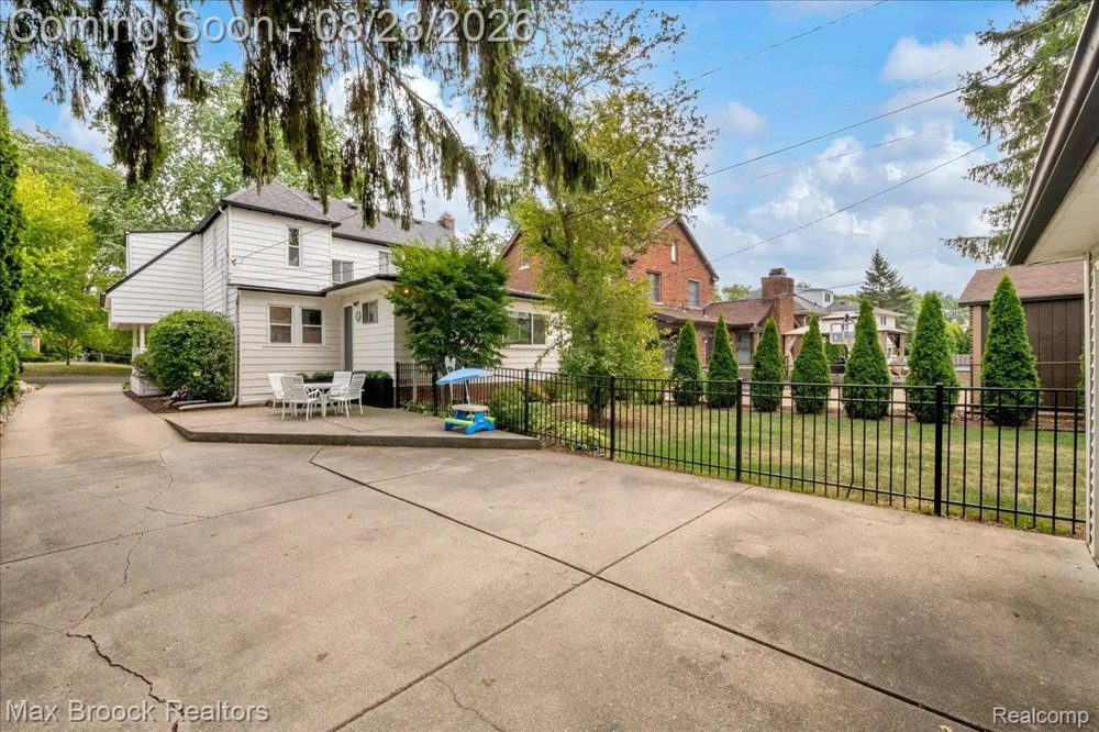 4151 Arlington Drive Royal Oak City, MI 48073