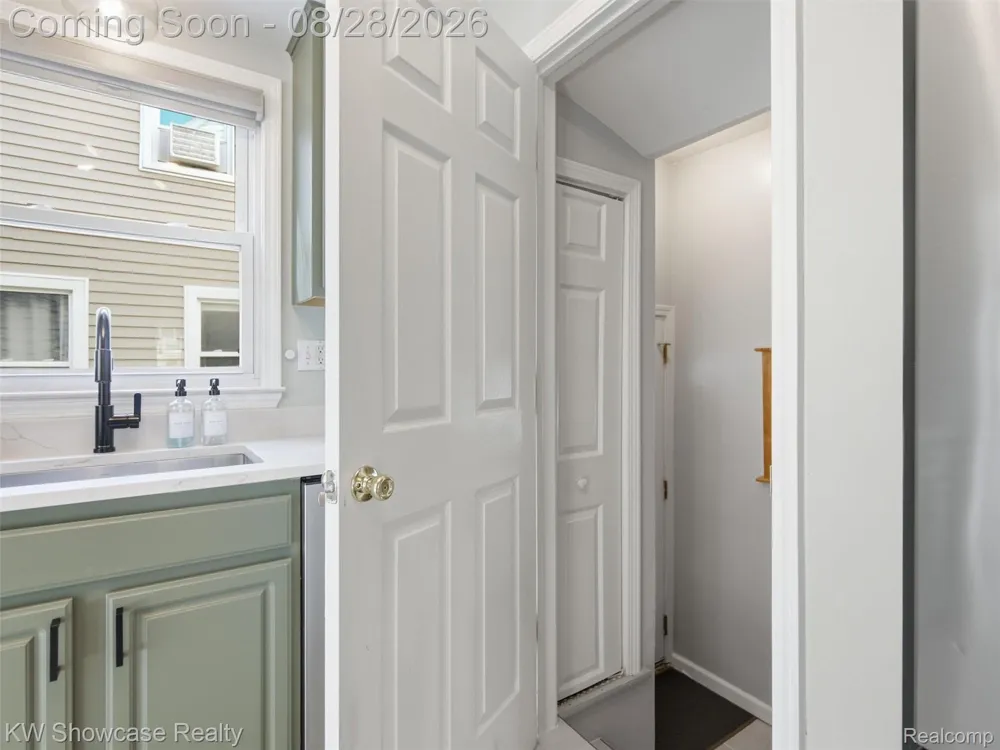 125 S Edgeworth Avenue Royal Oak City, MI 48067