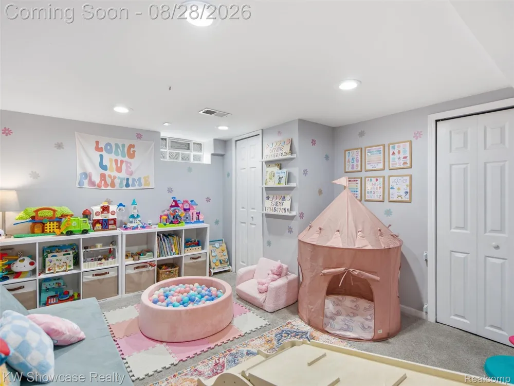 125 S Edgeworth Avenue Royal Oak City, MI 48067