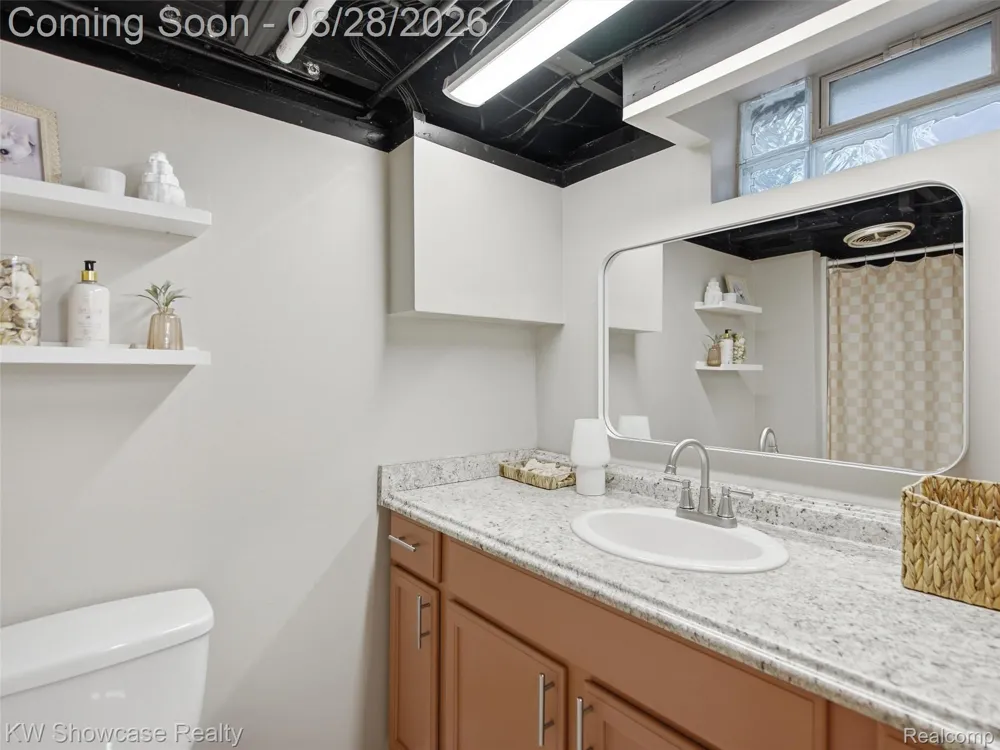 125 S Edgeworth Avenue Royal Oak City, MI 48067