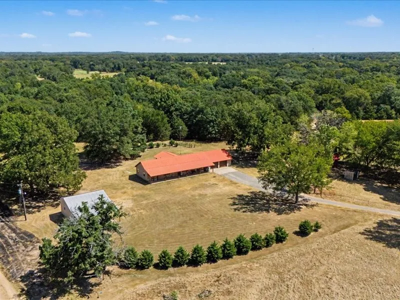 1816 County Road 2040 Ravenna, TX 75476