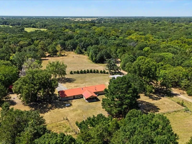 1816 County Road 2040 Ravenna, TX 75476