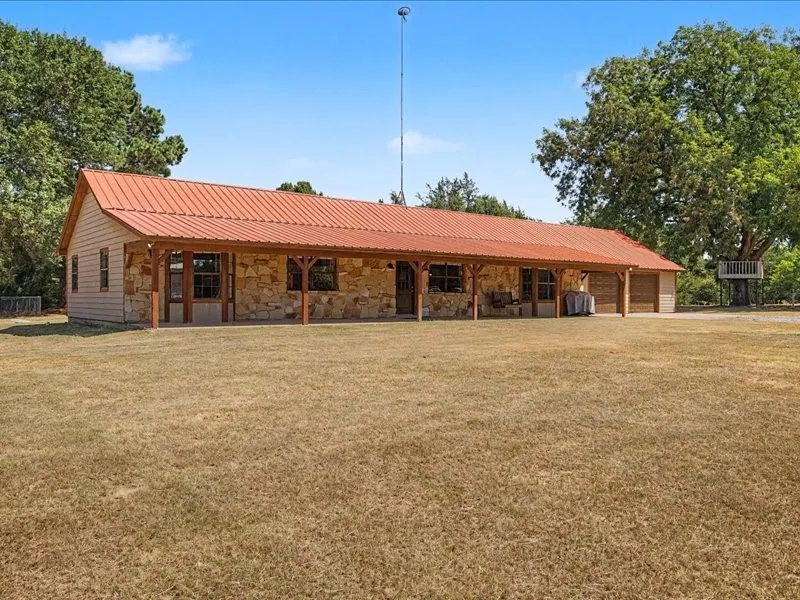 1816 County Road 2040 Ravenna, TX 75476