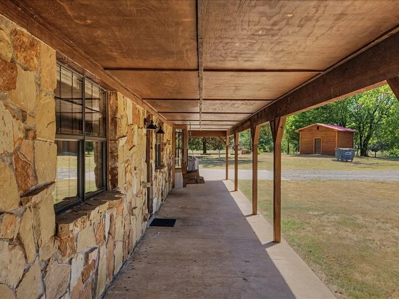 1816 County Road 2040 Ravenna, TX 75476