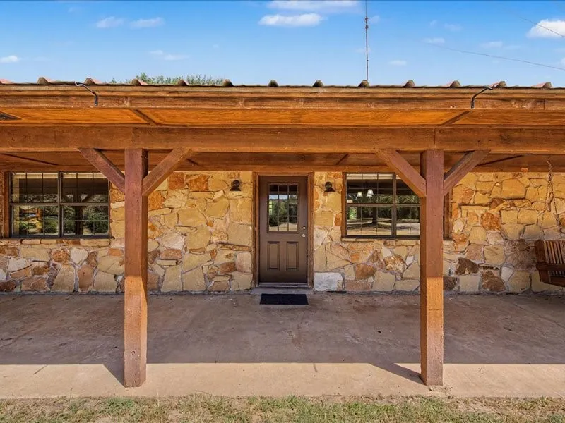1816 County Road 2040 Ravenna, TX 75476