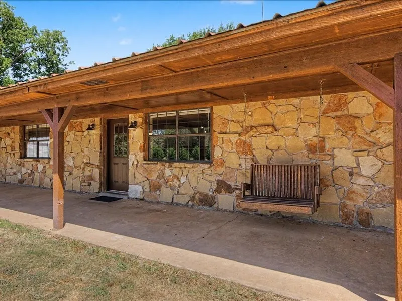 1816 County Road 2040 Ravenna, TX 75476