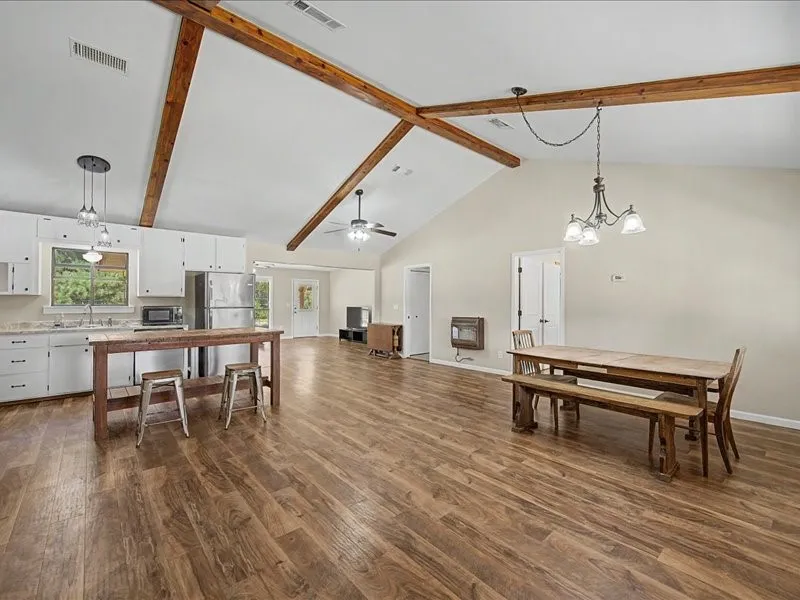 1816 County Road 2040 Ravenna, TX 75476