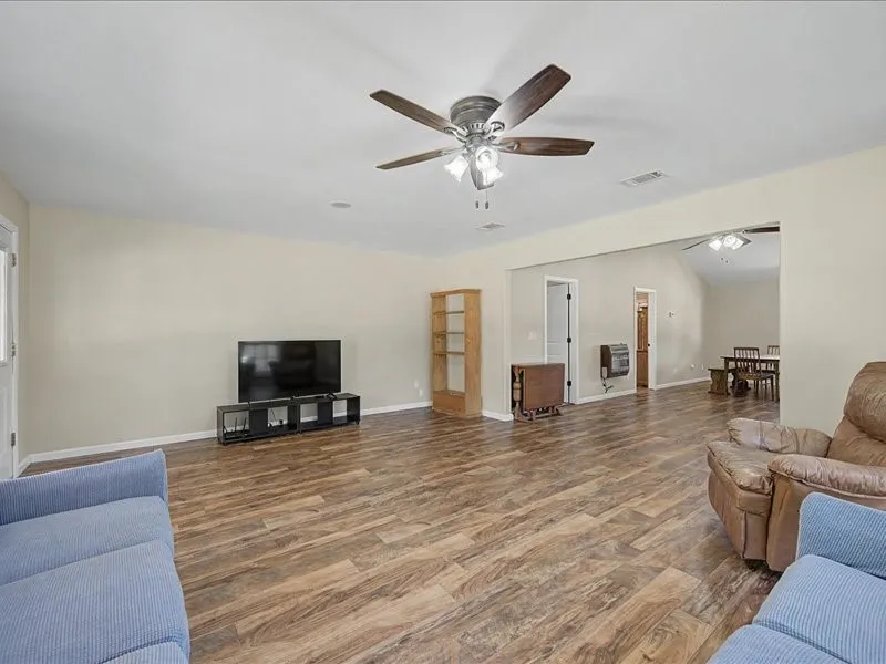 1816 County Road 2040 Ravenna, TX 75476