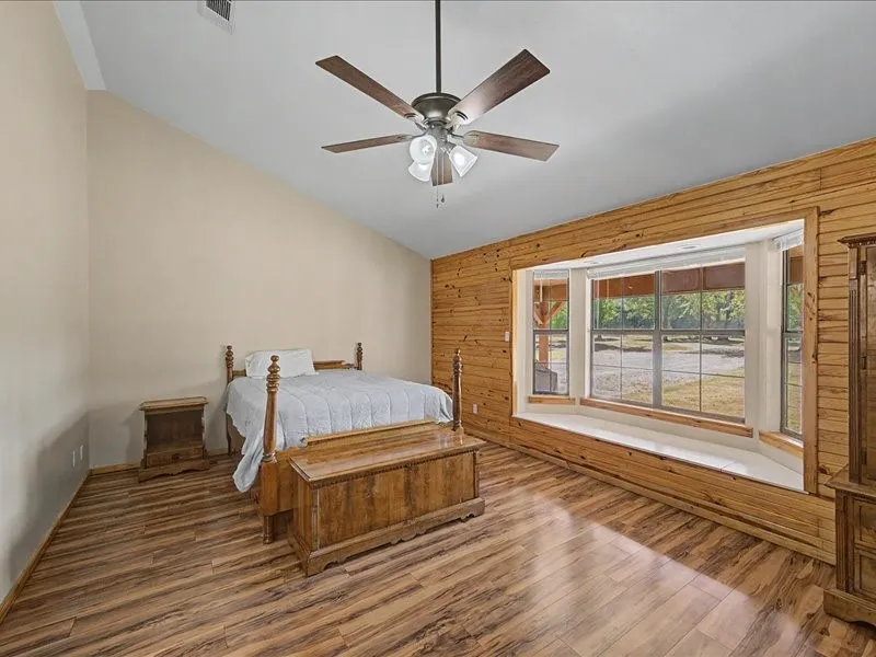 1816 County Road 2040 Ravenna, TX 75476