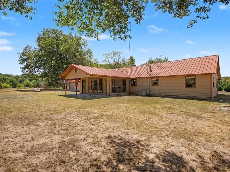 1816 County Road 2040 Ravenna, TX 75476