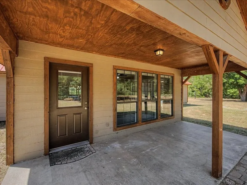 1816 County Road 2040 Ravenna, TX 75476
