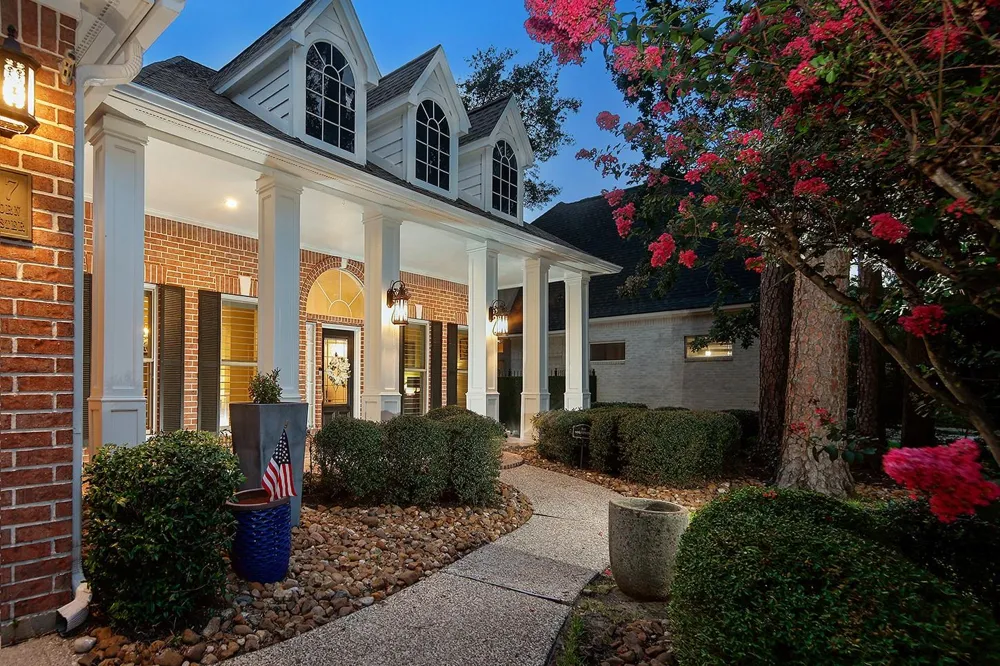 27 Acorn Cluster Court The Woodlands, TX 77381