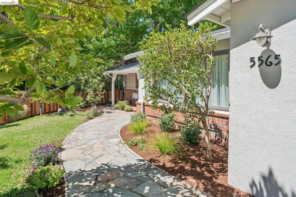 5565 Florence Ter Oakland, CA 94611