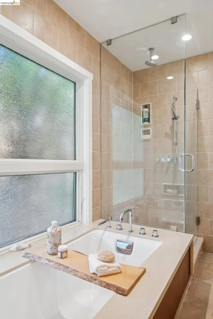 5565 Florence Ter Oakland, CA 94611
