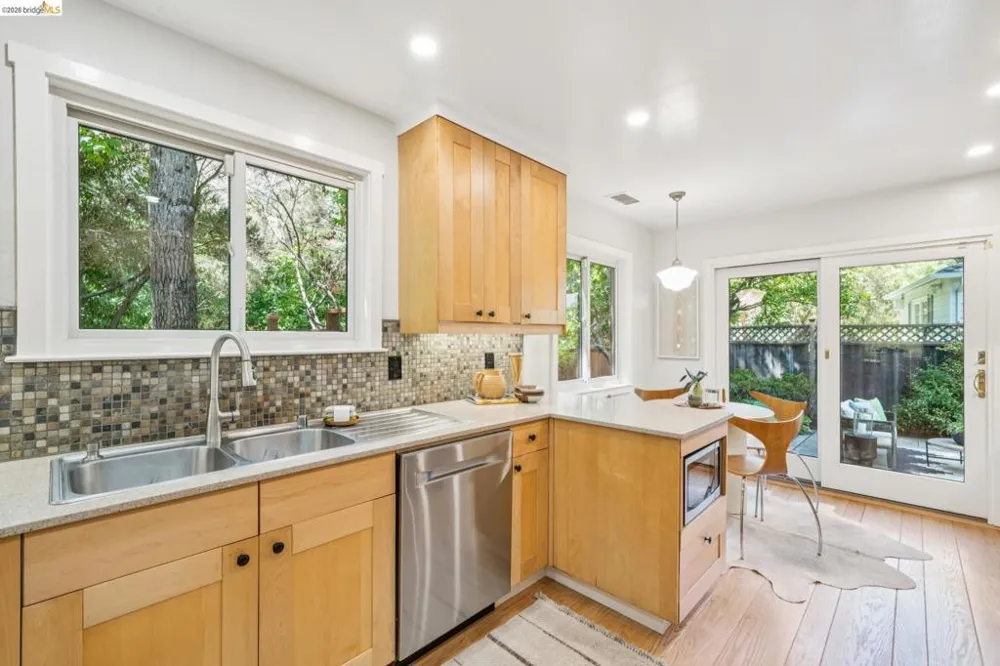 5565 Florence Ter Oakland, CA 94611