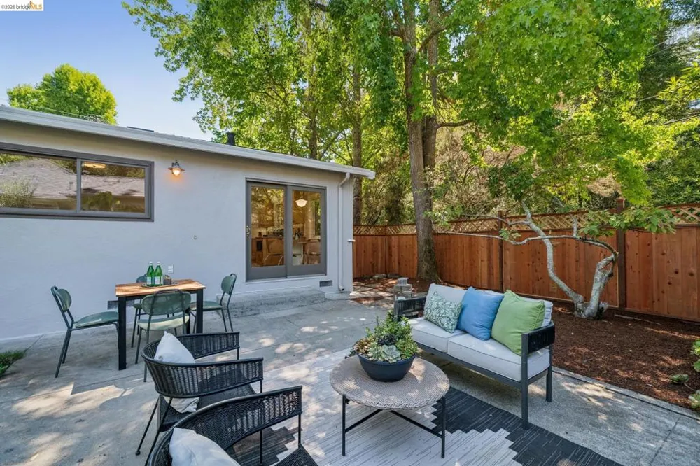 5565 Florence Ter Oakland, CA 94611