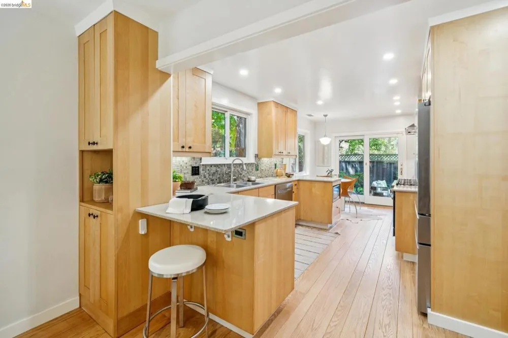 5565 Florence Ter Oakland, CA 94611