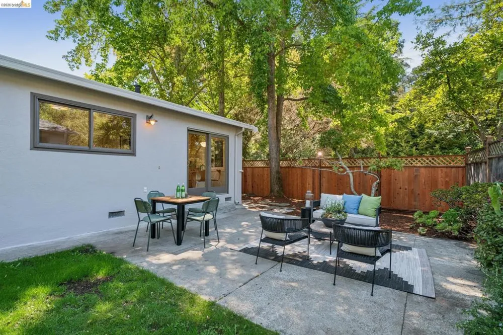 5565 Florence Ter Oakland, CA 94611