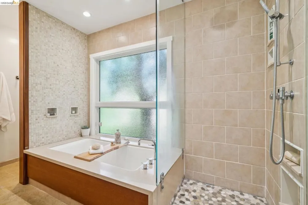 5565 Florence Ter Oakland, CA 94611