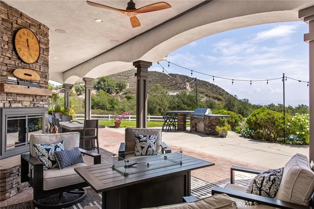 40190 Sierra De Ronda Murrieta, CA 92562