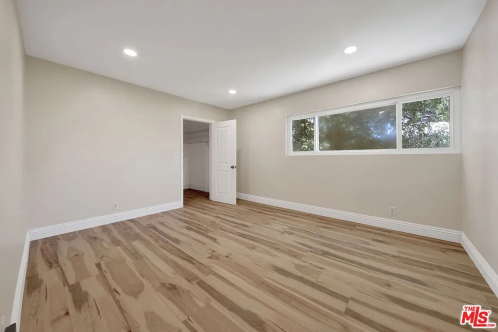 16608 Park Lane Circle Los Angeles, CA 90049